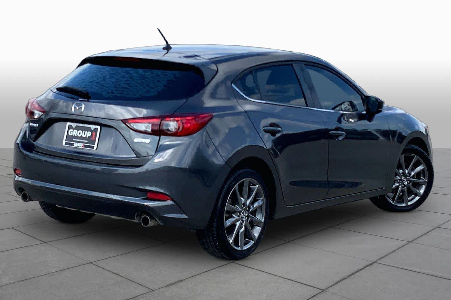 Used 2018 MAZDA MAZDA3 Touring FWD image 13