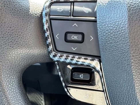 Used 2025 Toyota Camry LE image 19