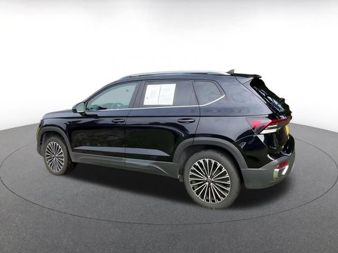 Used 2026 Volkswagen Taos SE FWD image 9