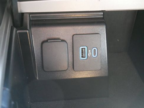 Used 2023 Ford Explorer XLT w/ Equipment Group 202A AWD/4WD image 25