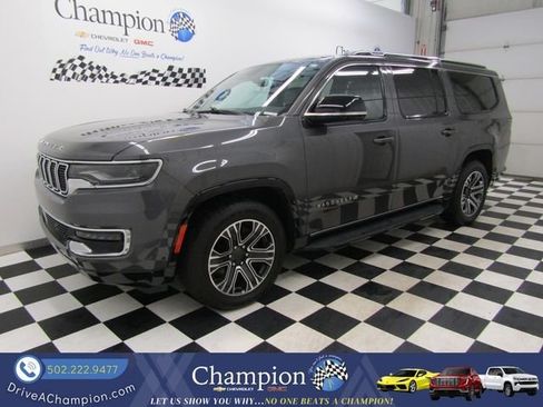 Used 2023 Jeep Wagoneer L Series II AWD/4WD image 11