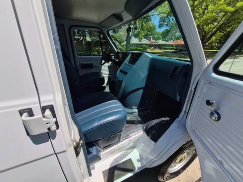 Used 1995 Chevrolet G20 RWD image 11