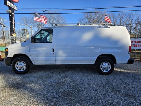 Used 2014 Ford E-250 and Econoline 250 w/ Power Group image 2