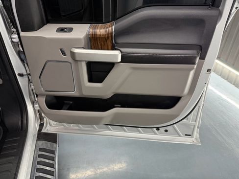 Used 2018 Ford F150 Lariat image 27