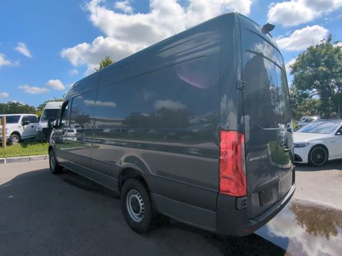 Used 2025 Mercedes-Benz Sprinter 2500 image 18