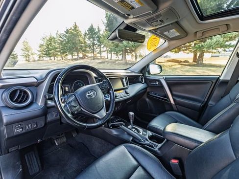 Used 2018 Toyota RAV4 Limited image 13