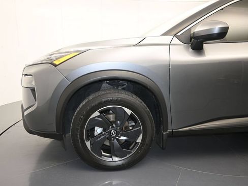 Certified 2024 Nissan Rogue SV FWD image 9