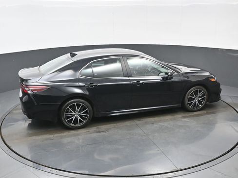 Used 2024 Toyota Camry SE image 40