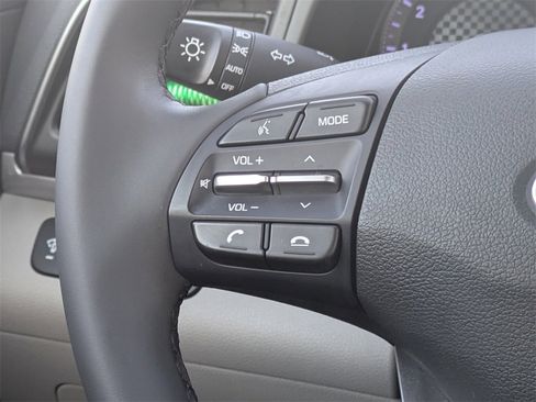 Used 2023 Hyundai Elantra Blue image 18