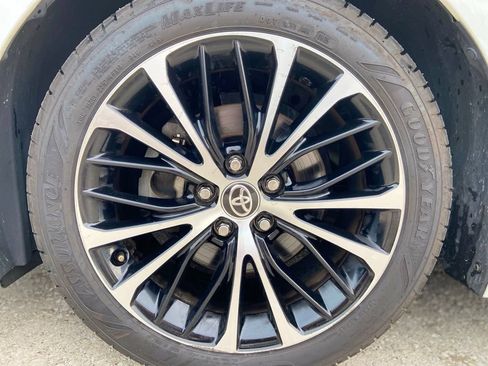 Used 2020 Toyota Camry SE AWD/4WD image 9