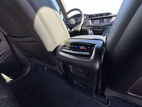 Certified 2025 Cadillac XT6 Luxury image 17