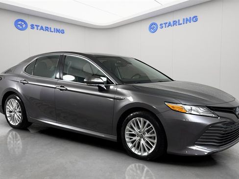 Used 2019 Toyota Camry XLE image 13
