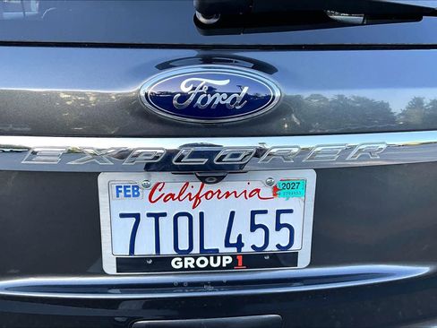 Used 2015 Ford Explorer XLT w/ Equipment Group 202B FWD image 30