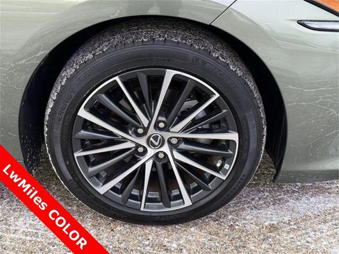 Used 2024 Lexus ES 350 w/ Premium Package image 10