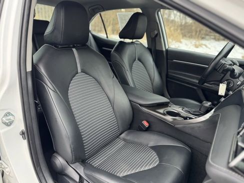 Used 2024 Toyota Camry SE image 19