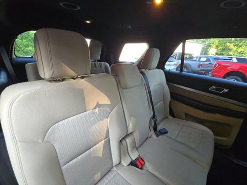 Used 2017 Ford Explorer FWD image 16