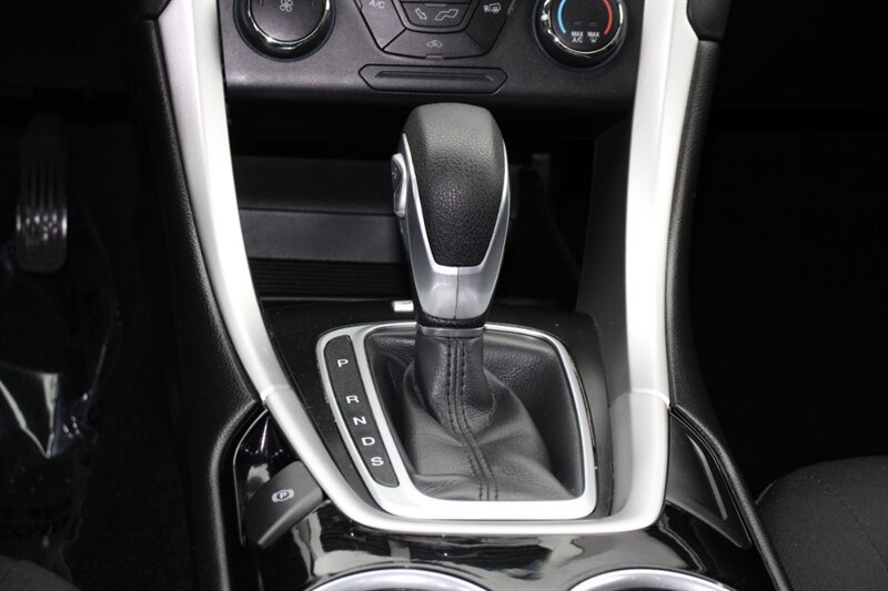 Used 2016 Ford Fusion SE w/ Equipment Group 201A FWD image 6