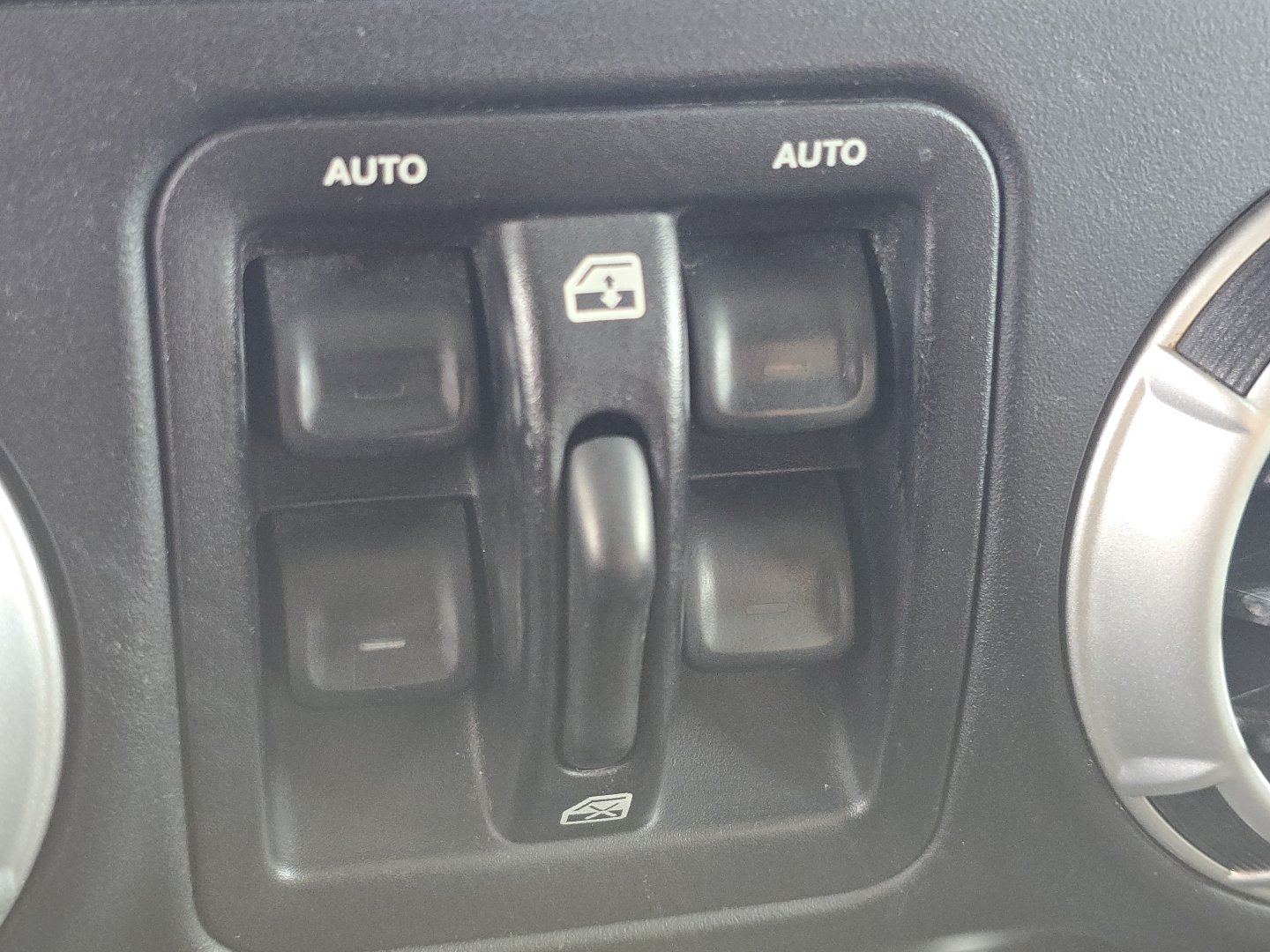Used 2016 Jeep Wrangler Unlimited Sahara w/ Connectivity Group AWD/4WD image 38