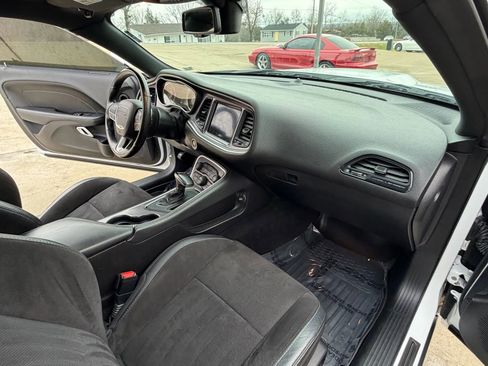 Used 2019 Dodge Challenger R/T w/ Plus Package image 40