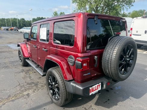 Used 2021 Jeep Wrangler Unlimited Sahara w/ Cold Weather Group AWD/4WD image 6