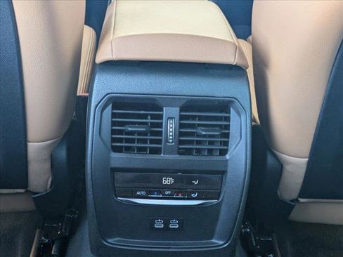 Used 2024 BMW 330i Sedan w/ Convenience Package image 18