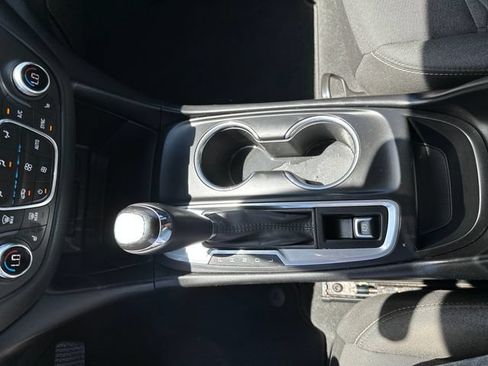 Used 2019 Chevrolet Equinox LT w/ Sun & Navigation Package FWD image 18