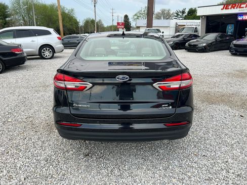 Used 2019 Ford Fusion SE FWD image 7
