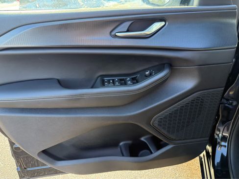 Used 2025 Jeep Grand Cherokee L Laredo w/ Luxury Tech Group I image 12