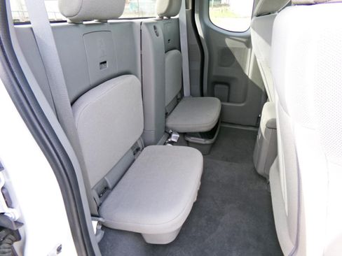 Used 2019 Nissan Frontier S RWD image 14