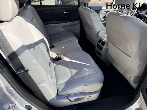 Used 2017 Honda Pilot Touring image 27