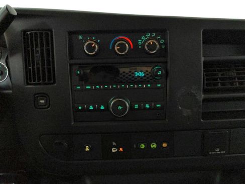 Used 2018 Chevrolet Express 3500 w/ Driver Convenience Package RWD image 20