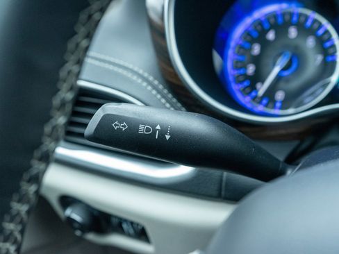 Used 2023 Chrysler Pacifica Limited image 25