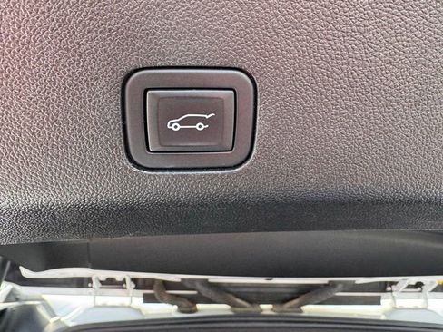 Used 2023 Chevrolet Suburban Premier AWD/4WD image 17