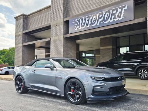 Used 2021 Chevrolet Camaro SS RWD image 2