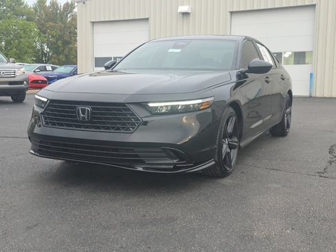 Used 2025 Honda Accord Sport image 3