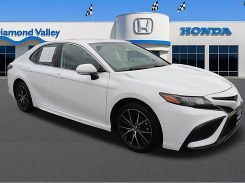 Used 2023 Toyota Camry SE image 1