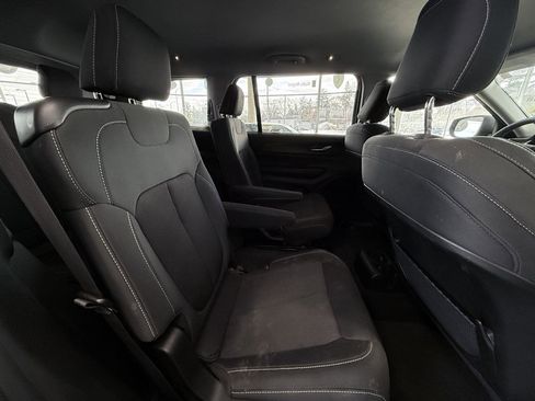 Used 2023 Jeep Grand Cherokee L Laredo image 29