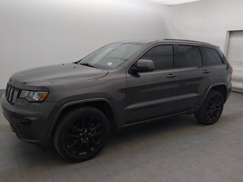 Used 2019 Jeep Grand Cherokee Altitude image 2