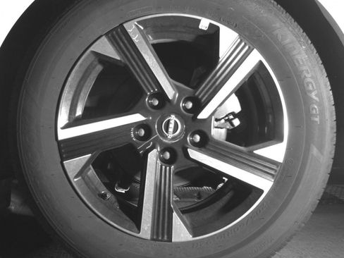 Used 2025 Nissan Sentra SV FWD image 17