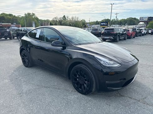 Used 2023 Tesla Model Y Long Range image 7
