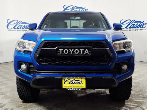 Used 2017 Toyota Tacoma SR AWD/4WD image 3