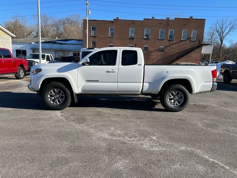Used 2016 Toyota Tacoma SR5 image 5