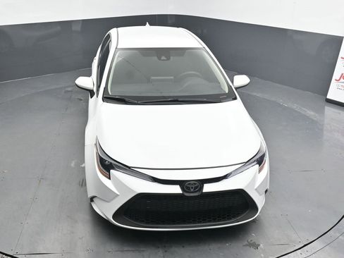 Used 2021 Toyota Corolla LE image 26