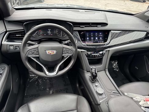 Used 2025 Cadillac XT6 Premium Luxury image 7