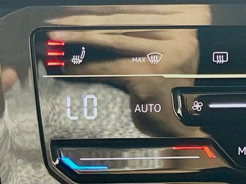 Certified 2024 Volkswagen Tiguan SE R-Line AWD/4WD image 19