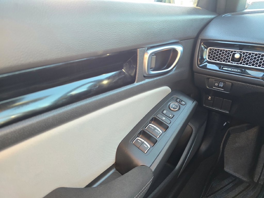 Used 2025 Honda Civic Sport Touring image 29
