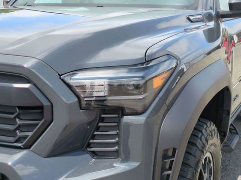 Used 2025 Toyota Tacoma TRD Off-Road AWD/4WD image 9