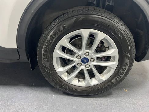 Used 2021 Ford Escape SE image 15