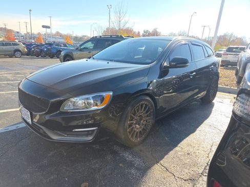 Used 2015 Volvo V60 T5 Platinum image 1