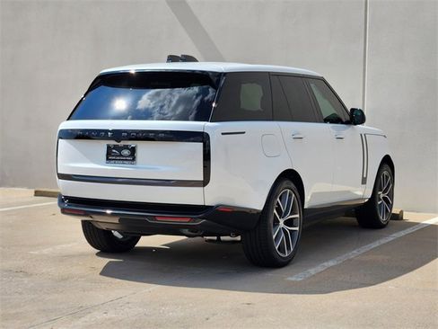 New 2025 Land Rover Range Rover SE image 4